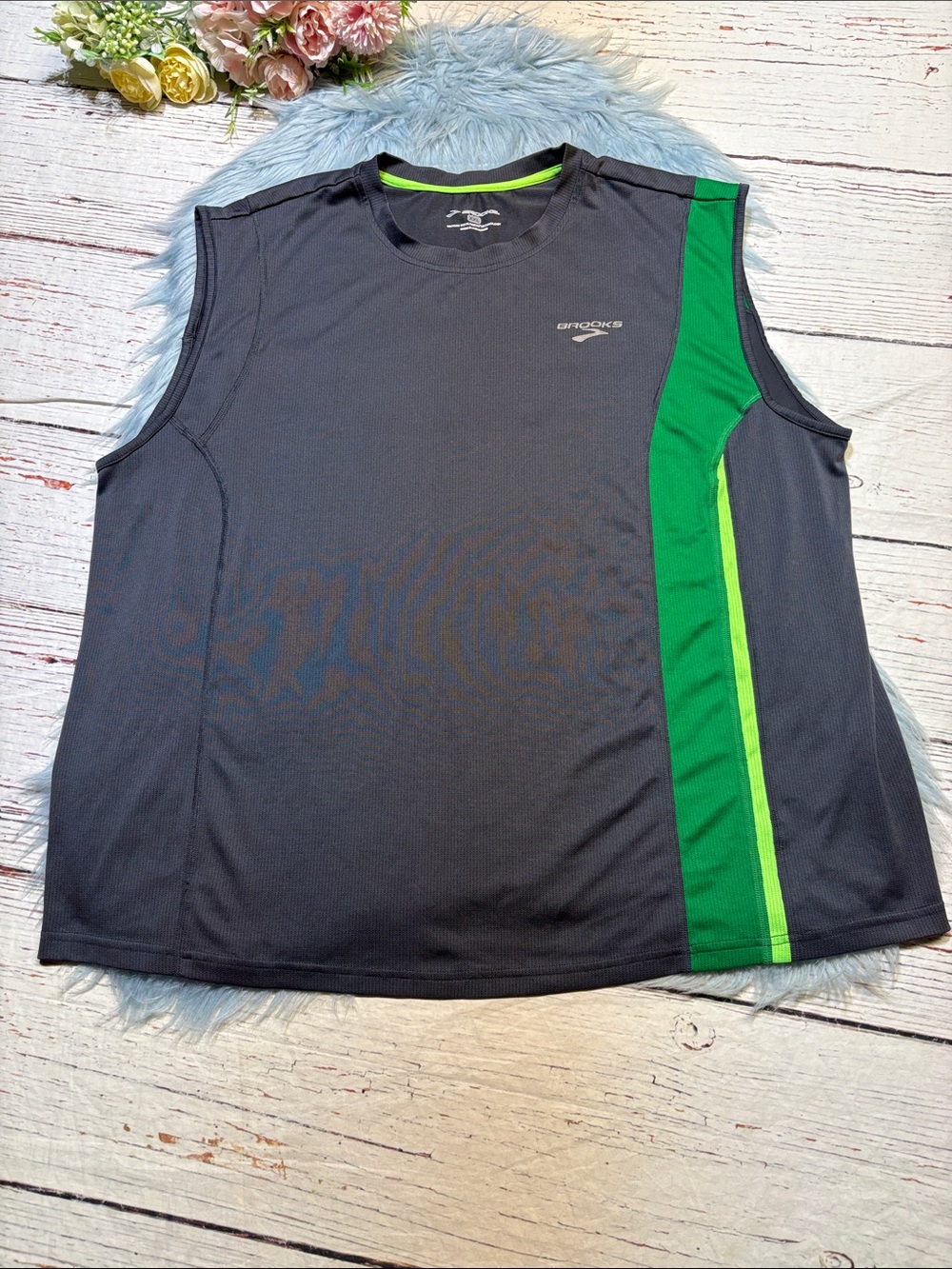 Brooks Dark Gray Sleeveless Mesh Running Tank with Green Stripe sz XXL